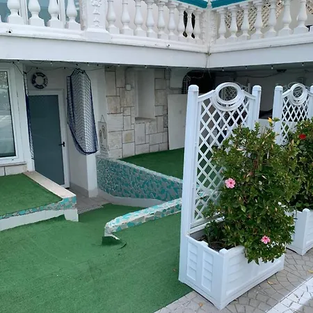 R&b Tyrrhenum Konukevi